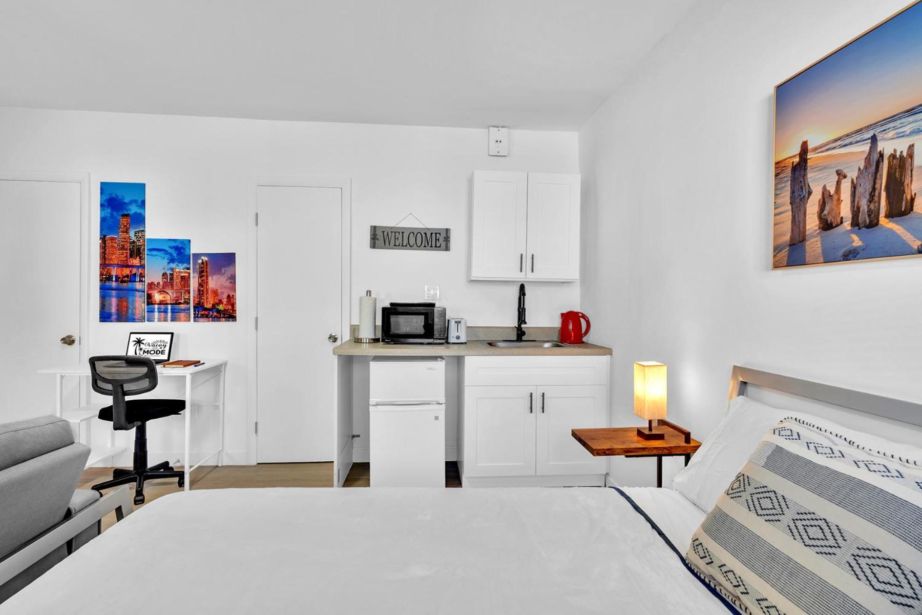 Young Circle & Hollywood Blvd Posh Studio Suite Экстерьер фото